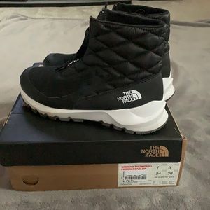 The North Face Thermball Progressive zip boots